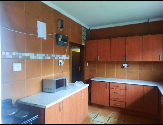 11 BEDROOM HOUSE FOR SALE IN SASOLBURG EXT 3
